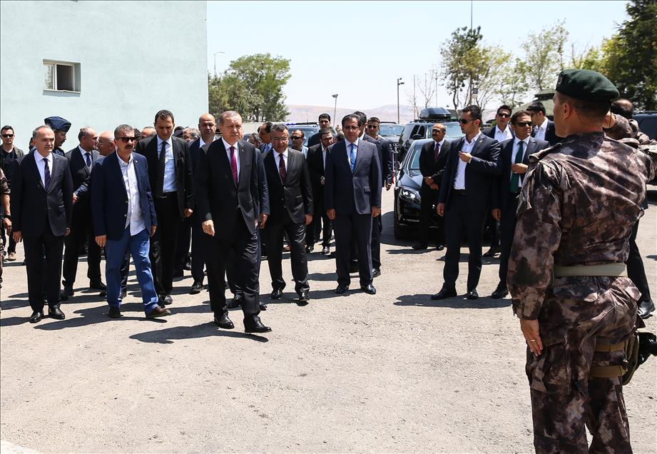 Cumhurbaşkanı Erdoğan, Özel Harekat Daire Başkanlığı'nı ziyaret etti